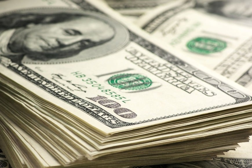 Se habilitó al dólar estadounidense como moneda para la captación de depósitos en cuentas sueldo.