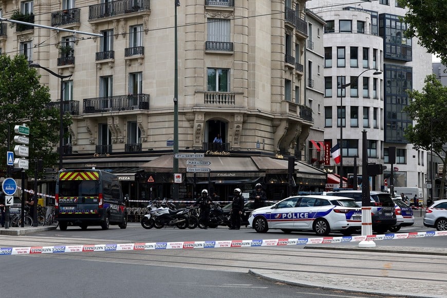 Police stand guard after a knife attack near the Porte de Clichy in Paris, France July 27, 2026. REUTERS/Abdul Saboor