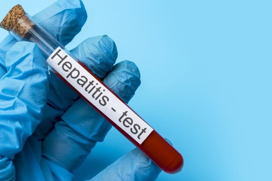 Uno de los principales problemas de las hepatitis virales es que una persona puede no saber que está infectada.