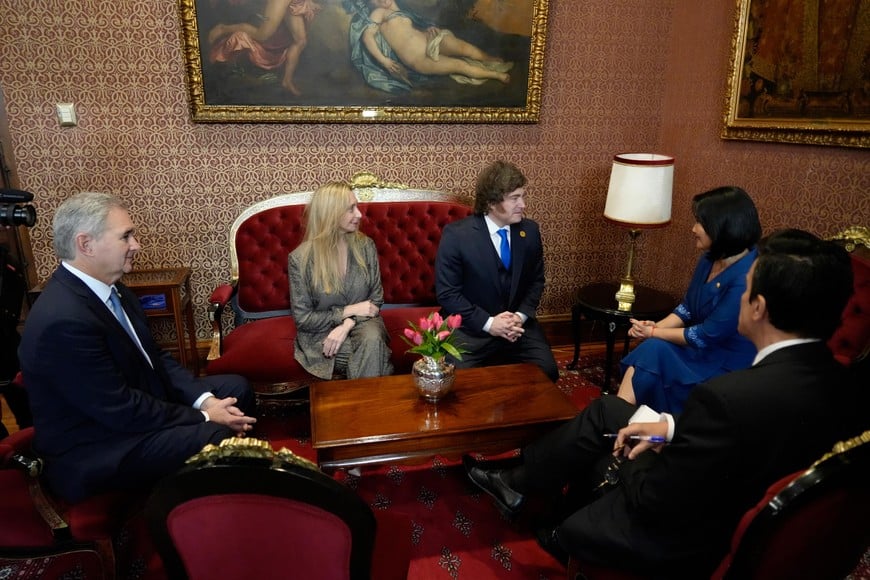 Javier Milei, Karina Milei y Pablo Quirno junto a la presidenta electa de Perú, Keiko Fujimori. Crédito: Presidencia