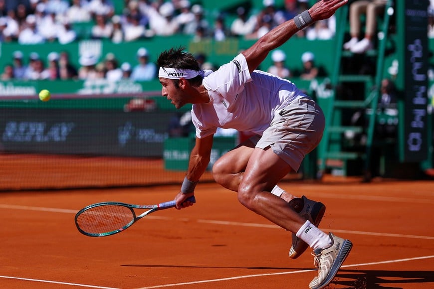 Tennis - ATP Masters 1000 - Monte Carlo Masters - Monte Carlo Country Club, Roquebrune-Cap-Martin, France - April 9, 2026
Argentina's Tomas Martin Etcheverry in action during his round of 16 match against Spain's Carlos Alcaraz REUTERS/Manon Cruz