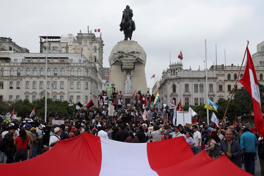 Demonstrators gather at San Martin Square during a protest against the election results, on the day of President-elect Keiko Fujimori's swearing-in ceremony in Lima, Peru, July 28, 2026. REUTERS/Alessandro Cinque
