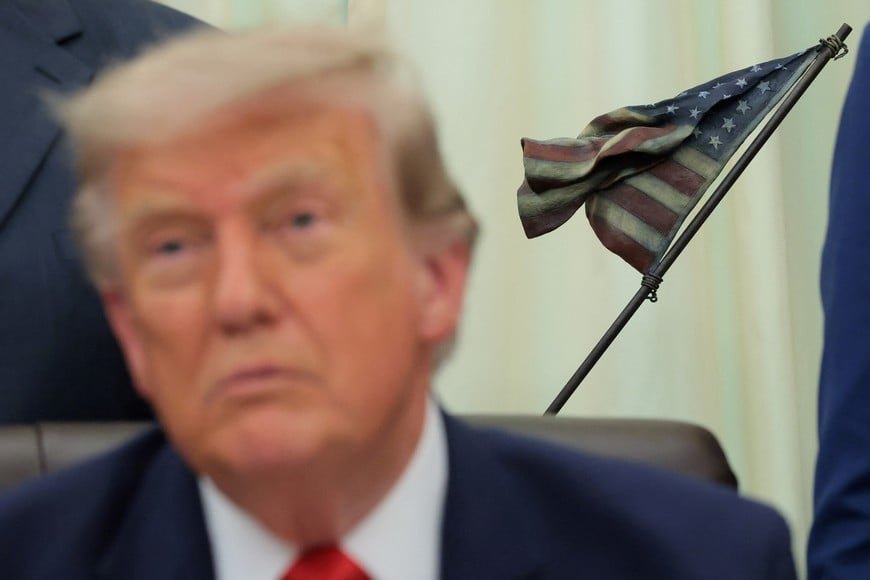 U.S. President Donald Trump, during an announcement about a $22.5 billion renovation of Washington Dulles International Airport with U.S. Secretary of Transportation Sean Duffy (not pictured) in the Oval Office at the White House in Washington, D.C., U.S., July 29, 2026. REUTERS/Kylie Cooper
