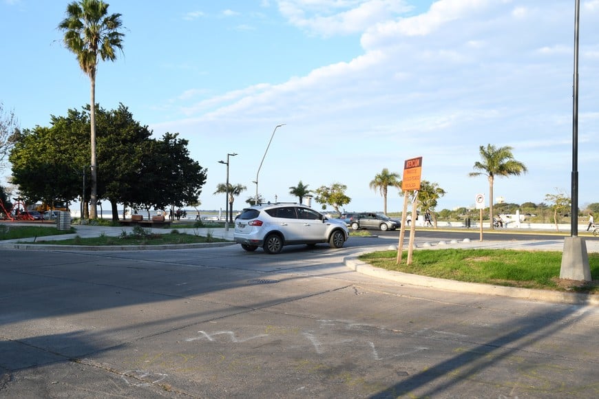 Se abrieron nuevos cruces vehiculares en la intersección con calles Chacabuco, Iturraspe y Juan del Campillo. Foto: Manuel Fabatía