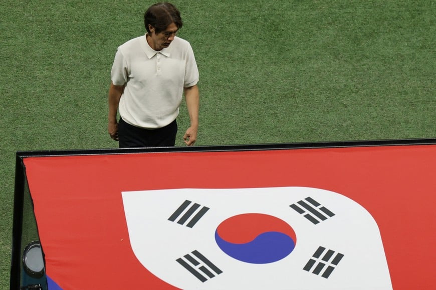 Soccer Football - FIFA World Cup 2026 - Group A - Mexico v South Korea - Estadio Guadalajara, Guadalajara, Mexico - June 18, 2026
South Korea coach Hong Myung-bo during the match REUTERS/Amanda Perobelli
