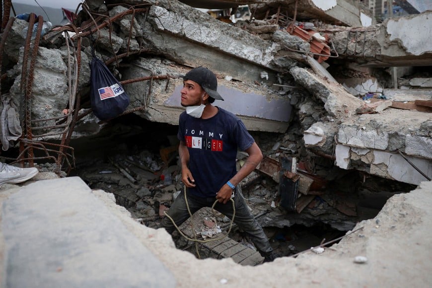 Jose Luis Pacheco digs a tunnel in search of six of his family members still buried beneath the rubble after he and other relatives recovered six others following the June 24 earthquakes that rocked Venezuela, killing and displacing thousands of people, in Caraballeda, La Guaira, Venezuela, July 29, 2026. REUTERS/Gaby Oraa