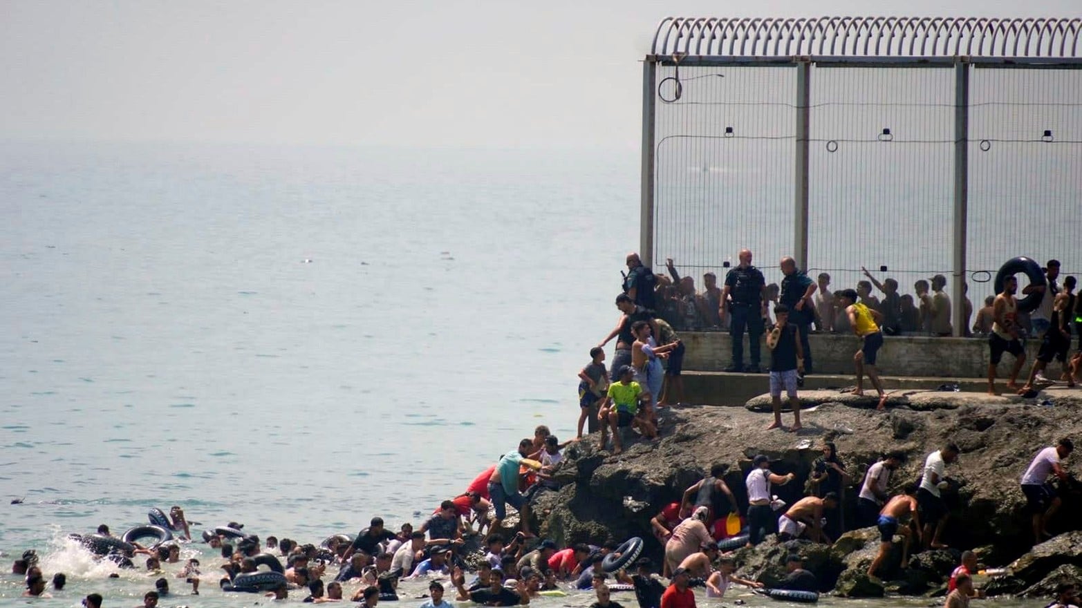 Ceuta vuelve a ser escenario de imágenes dramáticas.