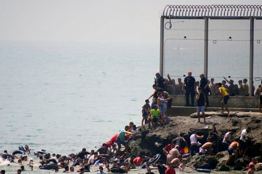 Ceuta vuelve a ser escenario de imágenes dramáticas.