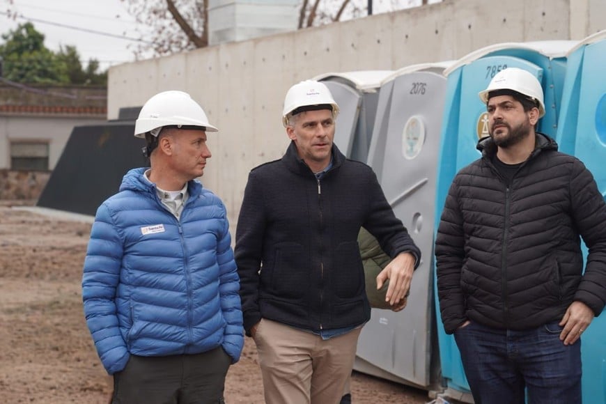 El ministro Lisandro Enrico recorrió los avances del Centro Acuático Provincial.