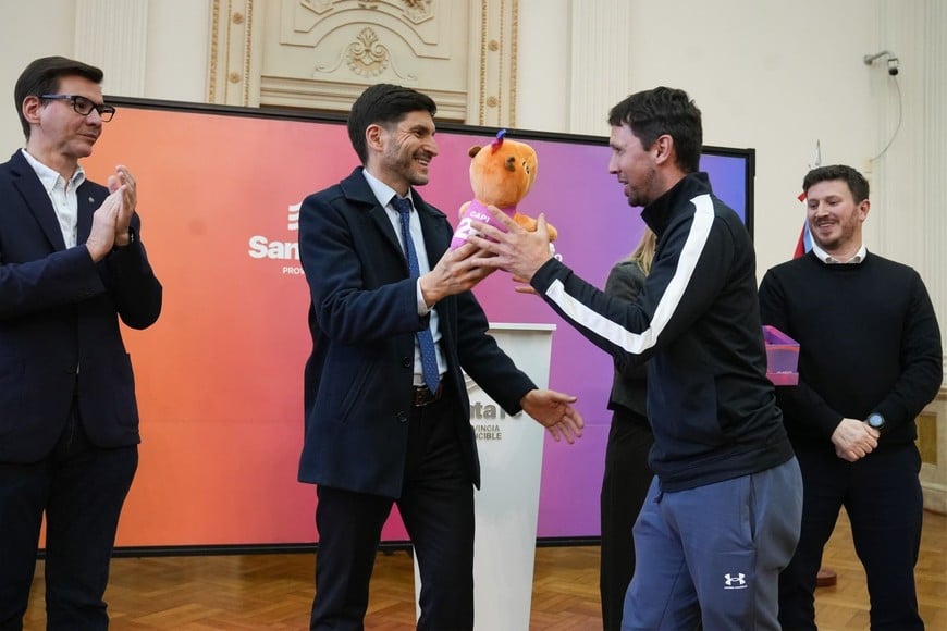 Pullaro presentó a Los Leones como embajadores de los Juegos Suramericanos Santa Fe 2026.