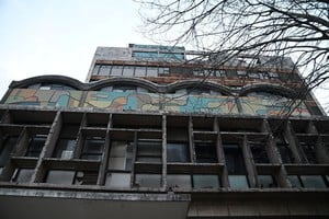 Fachada del inmueble: preocupa su crítico estado de abandono. Foto: Manuel Fabatía