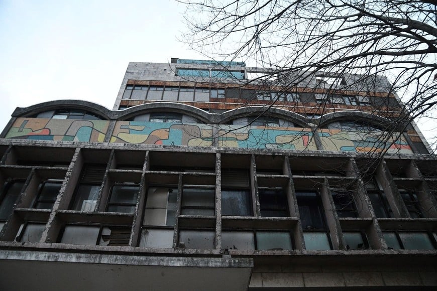 Fachada del inmueble: preocupa su crítico estado de abandono. Foto: Manuel Fabatía