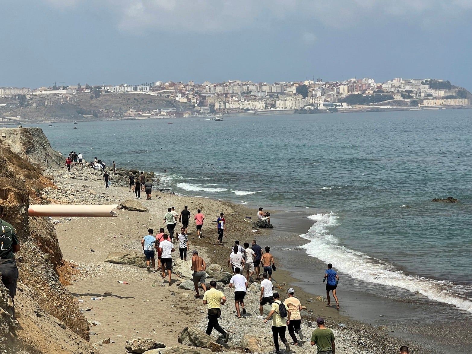 La costa plagada de personas.