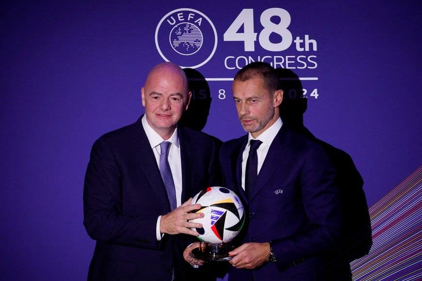 FILE PHOTO: Soccer Football - UEFA Congress - Maison de la Mutualite, Paris, France - February 8, 2024
FIFA president Gianni Infantino and UEFA president Aleksander Ceferin during the UEFA Congress REUTERS/Gonzalo Fuentes/File Photo