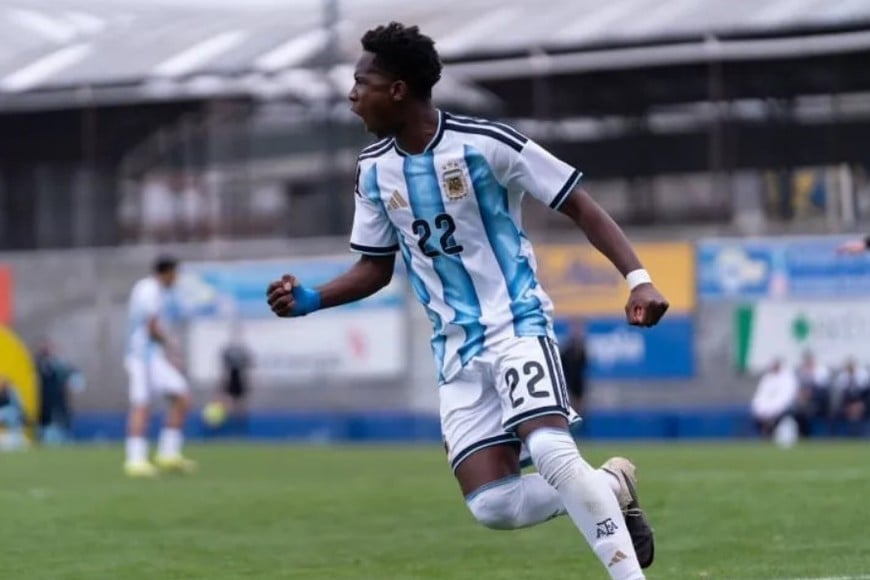 El delantero Stephen “Kiki” Ramos, nacido en Haití y nacionalizado argentino,