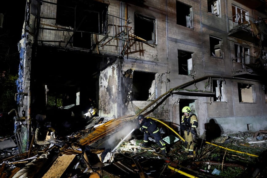 Frefighters work at the site of an apartment building hit by a Russian missile strike, amid Russia's attack on Ukraine, in Kyiv, Ukraine, August 1, 2026. REUTERS/Gleb Garanich