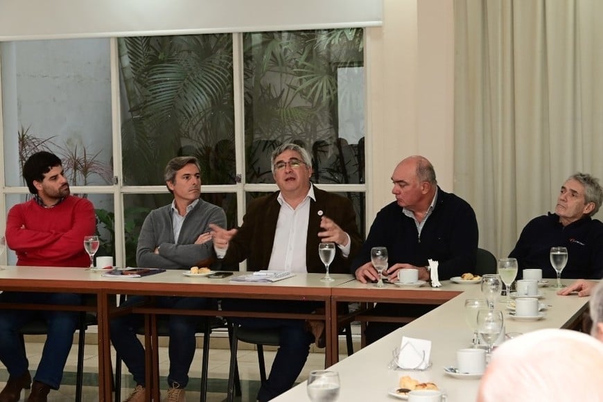 ENCUENTRO ADER | Empresarios y funcionarios debatieron propuestas para fortalecer la producción. Foto: Flavio Raina