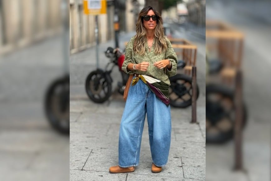 El denim de corte amplio se impone en los looks de la temporada.