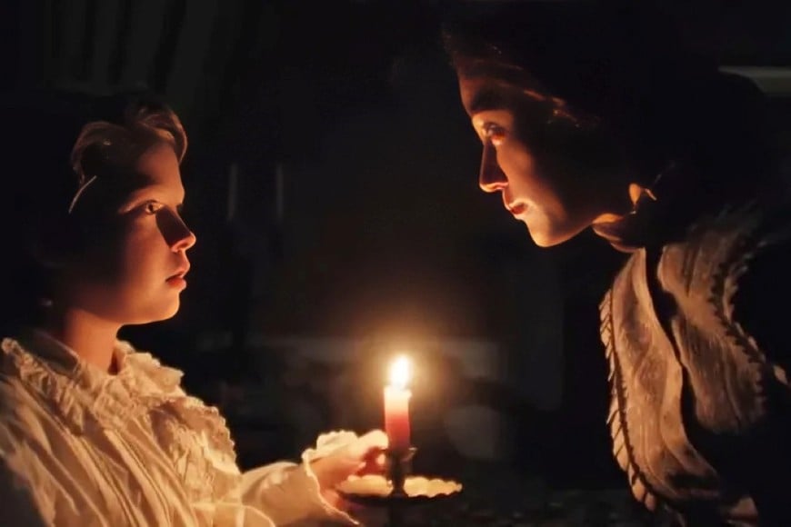 Maika Monroe y Jacobi Jupe en “Victorian Psycho”