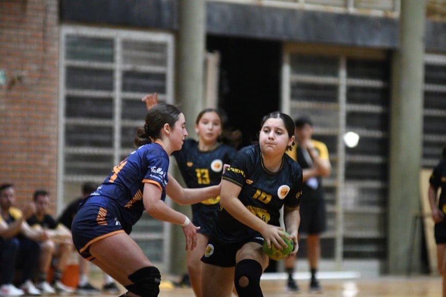 El torneo reúne a jóvenes handbolistas de distintas provincias del país. Crédito: Manuel Fabatía.