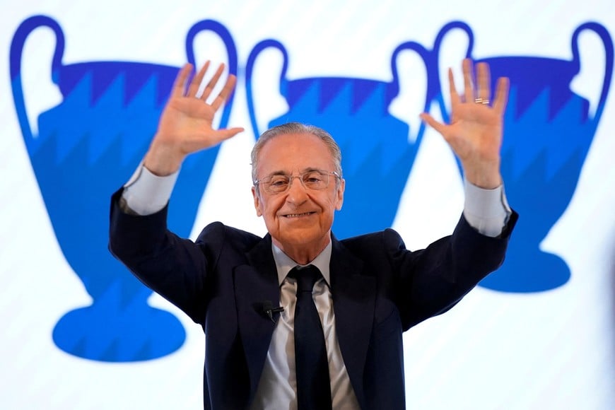 Soccer Football - Real Madrid Presidential Election - Eurobuilding Hotel, Madrid, Spain - June 8, 2026
Florentino Perez celebrates after he is re-elected as Real Madrid president. REUTERS/Ana Beltran