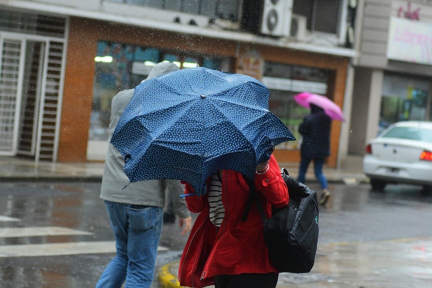 Lluvias intensas y ráfagas fuertes marcarán la jornada. Crédito: Guillermo Di Salvatore.