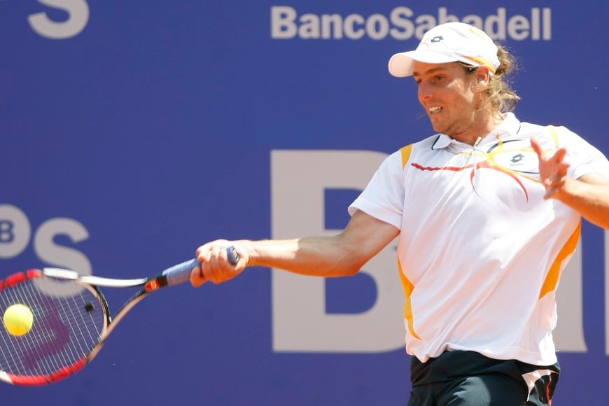 Gaston Gaudio of Argentina during the Barcelona Open tennis tournament April 21, 2009. REUTERS/Albert Gea (SPAIN SPORT TENNIS) barcelona españa gaston gaudio campeonato torneo conde de godo abierto tenis partido tenista argentino