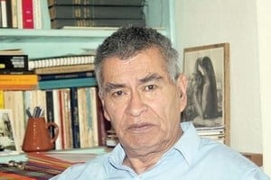 Jesús Urzagasti (1941-2013). Escritor, novelista, poeta y periodista boliviano nacido en la región del Gran Chaco.