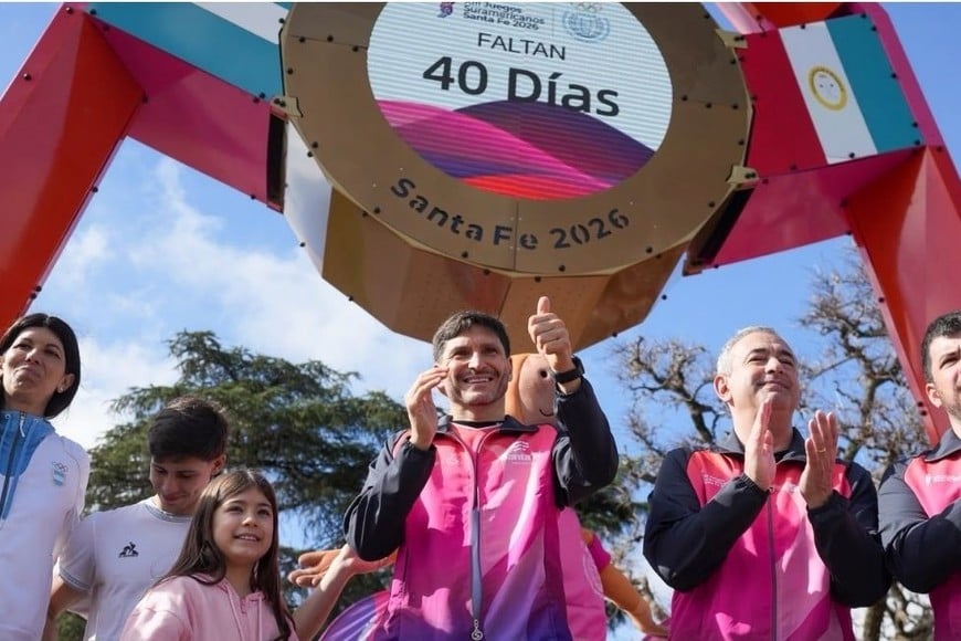 Pullaro encabezó el encendido del reloj que marca los últimos 40 días hacia Santa Fe 2026.