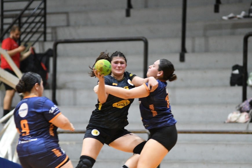 En damas, juego de buen nivel. Foto: Manuel Fabatía.