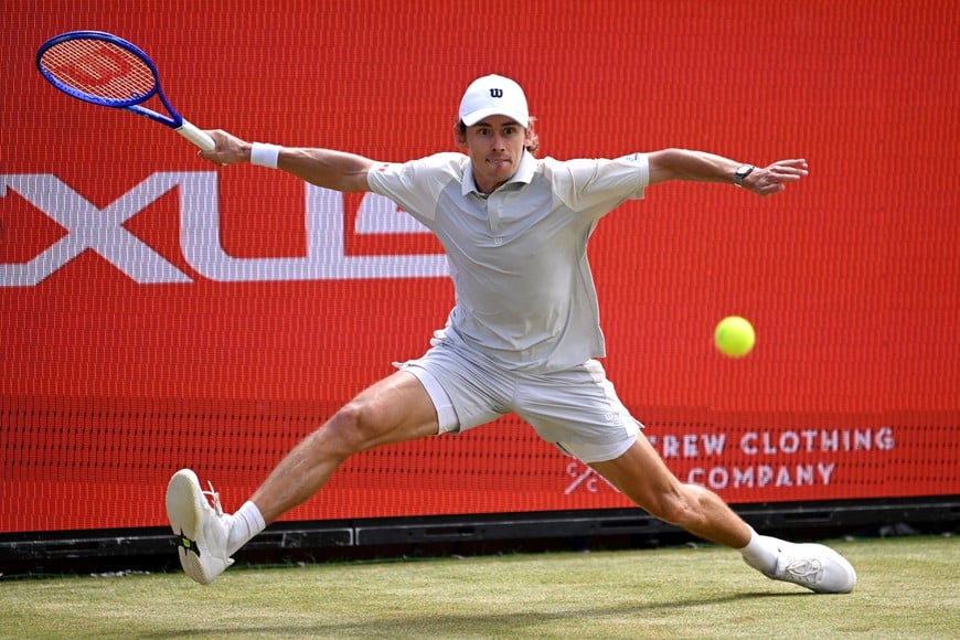 Tennis - Queen's Club Championships - Queen's Club, London, Britain - June 17, 2026
Australia's Alex de Minaur in action during his round of 16 match against Canada's Denis Shapovalov REUTERS/Jaimi Joy     TPX IMAGES OF THE DAY