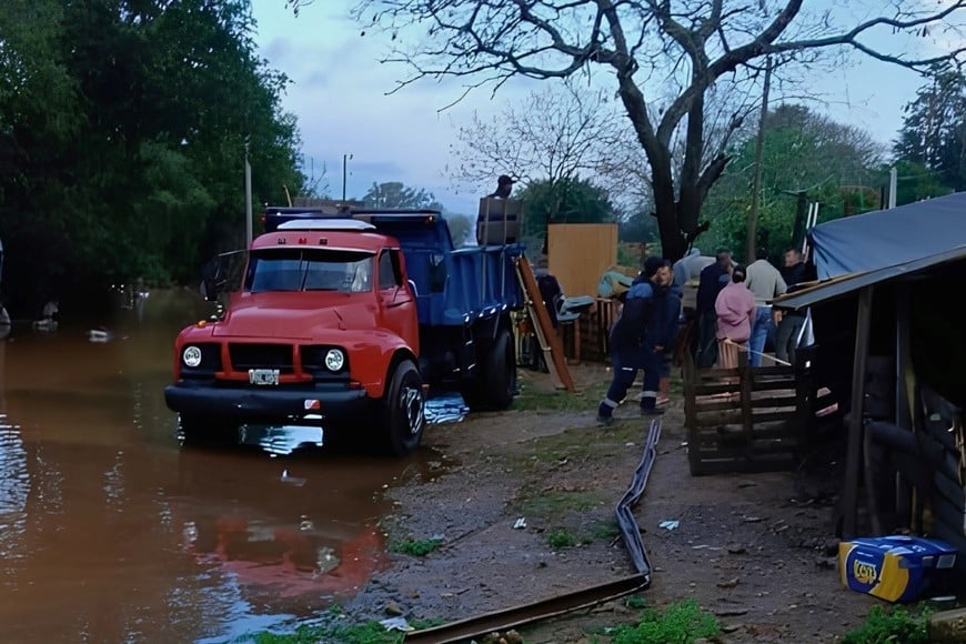 Este fin de semana se dieron las primeras evacuaciones preventivas en Paso de los Libres, por la crecida del río Uruguay en Corrientes mientras las autoridades siguen de cerca el monitoreo hídrico.