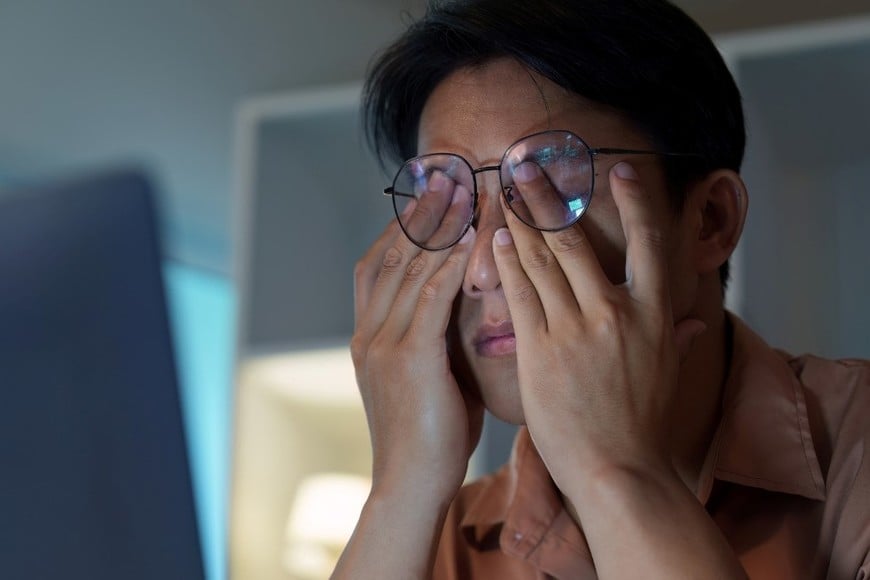El problema está en el tiempo que permanecemos frente a ella sin descansar.