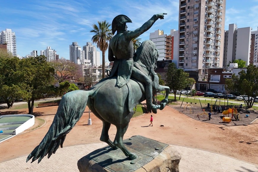 El Monumento al Gral. San Martín, el “centro organizador” del espacio. Foto: Fernando Nicola