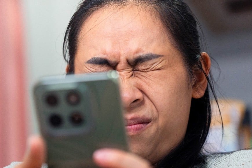 Terminás de trabajar, dejás la computadora y, casi sin darte cuenta, agarrás el celular