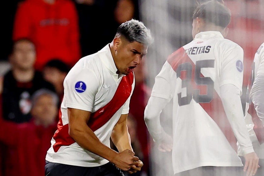 Soccer Football - Copa Sudamericana - Group H - River Plate v Blooming - Estadio Mas Monumental, Buenos Aires, Argentina - May 27, 2026
River Plate's Maximiliano Salas celebrates scoring their first goal with Joaquin Freitas REUTERS/Agustin Marcarian