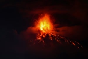 El volcán de Fuego expulsó lava y grandes columnas de ceniza. Crédito: REUTERS.