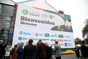 El 34º Congreso de Aapresid, junto a Expoagro, se inauguró en Rosario bajo el lema "Nuestro suelo, nuestra voz", destacando la importancia de escuchar y aprender del suelo para enfrentar los desafíos globales. Foto: Marcelo Manera.