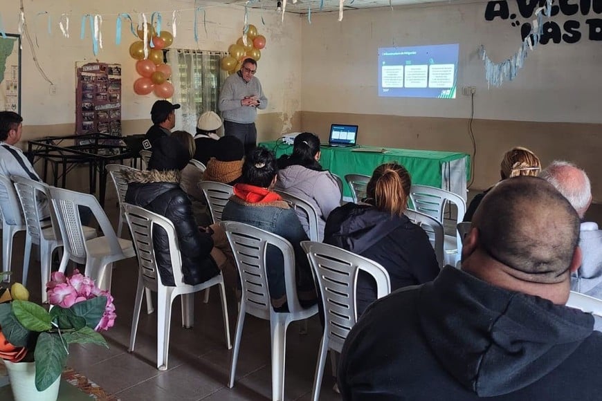 La Municipalidad ya capacitó a más de 250 vecinos de 10 barrios en gestión de riesgo.
MCSF.