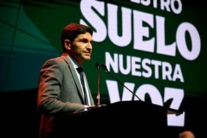 El gobernador destacó el regreso del congreso a Rosario, resaltando los avances en seguridad y el compromiso con el desarrollo económico de Santa Fe. Foto: Marcelo Manera.