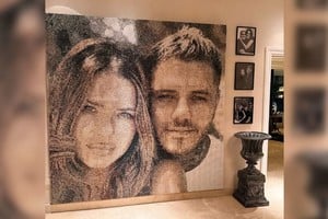 La gigantografía de "rompecabezas" que habrían armado las hijas de Mauro y Wanda.