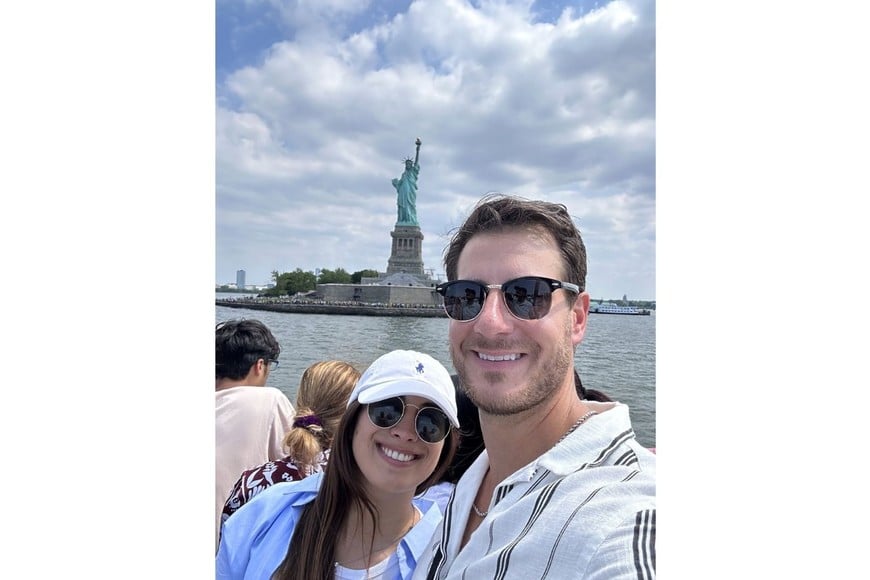 De acuerdo con el relato de Melchiorre, su pareja había ingresado legalmente a Estados Unidos el 17 de marzo de 2023 tras obtener una visa de turista.