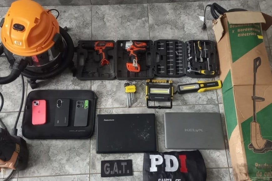Algunos de los artículos secuestrados durante los allanamientos. PDI