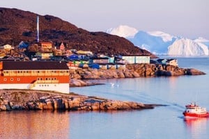 El iceberg quedó atrapado en las aguas de la desembocadura del fiordo helado de Illulisat.