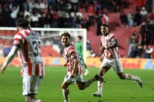 GOl de Menossi | Unión-Lanús | Estadio 15 de Abril. Foto: Manuel Fabatía