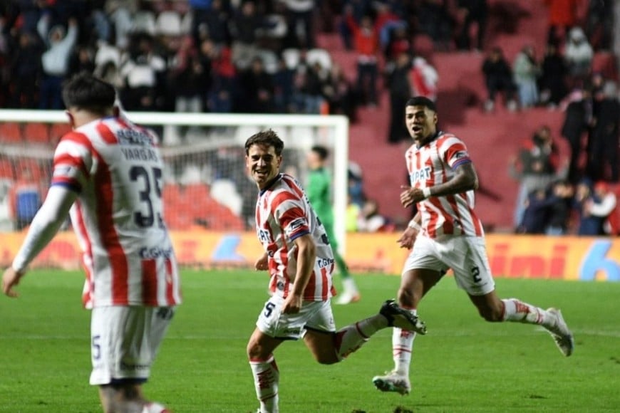 GOl de Menossi | Unión-Lanús | Estadio 15 de Abril. Foto: Manuel Fabatía