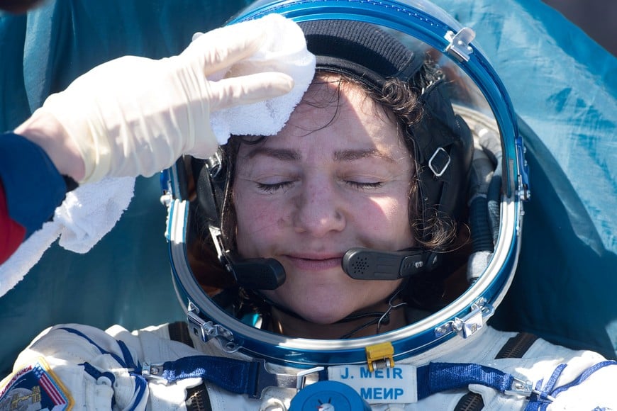 International Space Station (ISS) crew member Jessica Meir of NASA gets assistance shortly after landing of the Soyuz MS-15 space capsule in a remote area outside Zhezkazgan, Kazakhstan April 17, 2020. Andrey Shelepin/GCTC/Russian space agency Roscosmos/Handout via REUTERS ATTENTION EDITORS - THIS IMAGE HAS BEEN SUPPLIED BY A THIRD PARTY. MANDATORY CREDIT.