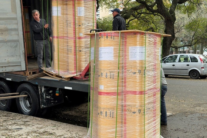 Material de Bádminton para la cancha de vóley en el Club Newell´s.