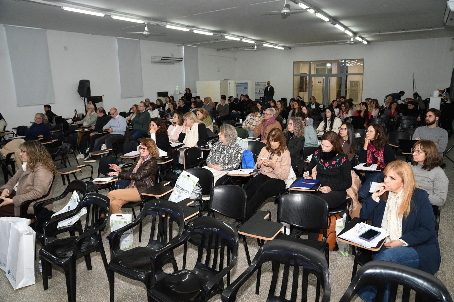 Las 3ras Jornadas de Farmacia Magistral contaron con una destacada convocatoria de profesionales, docentes y estudiantes en las instalaciones de la UCSF.