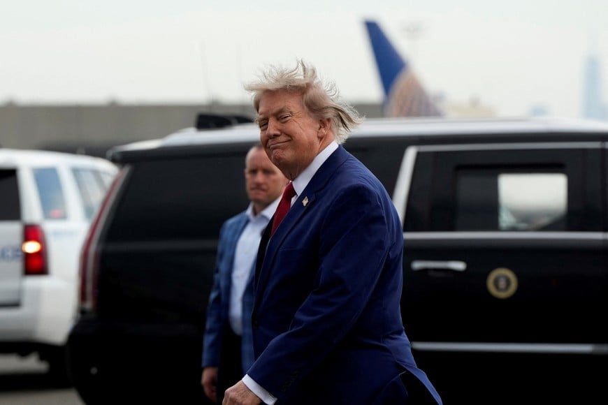 U.S. President Donald Trump walks at Newark Liberty International Airport as he travels en route to Trump National Golf Club Bedminster, in Newark, New Jersey, U.S., August 7, 2026. REUTERS/Elizabeth Frantz